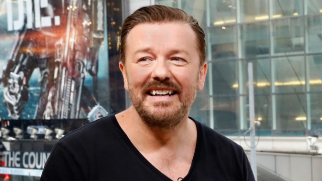 Ricky Gervais Visits "Extra"